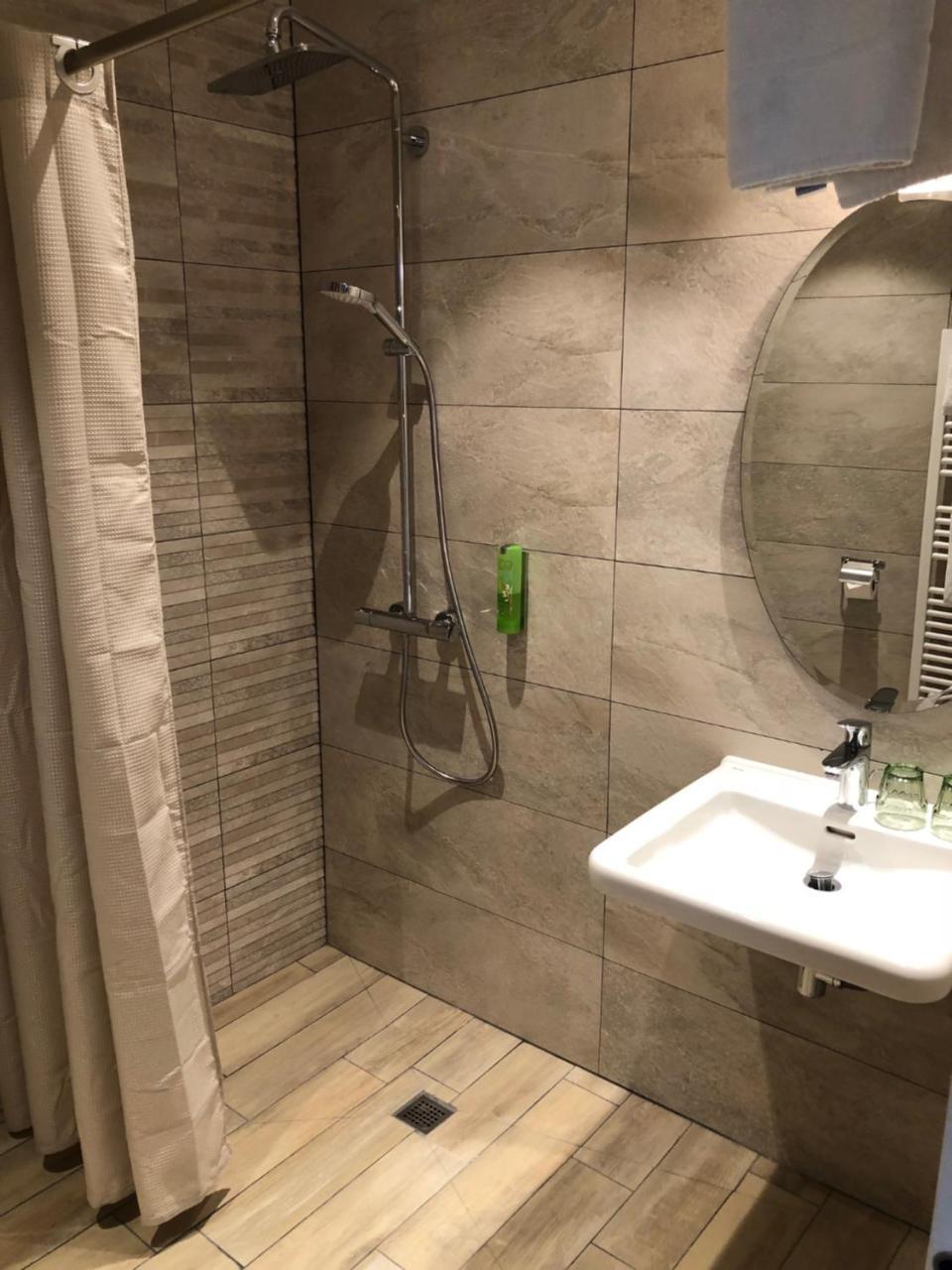 Single Room - Disability Access,727888507:JPEG